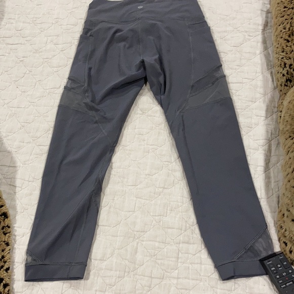 Lululemon mesh in motion  crop leggings - Picture 3 of 8